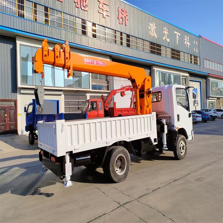 杭锦后旗三轮随车吊定制 农用改装机自备吊中瑞长期出售