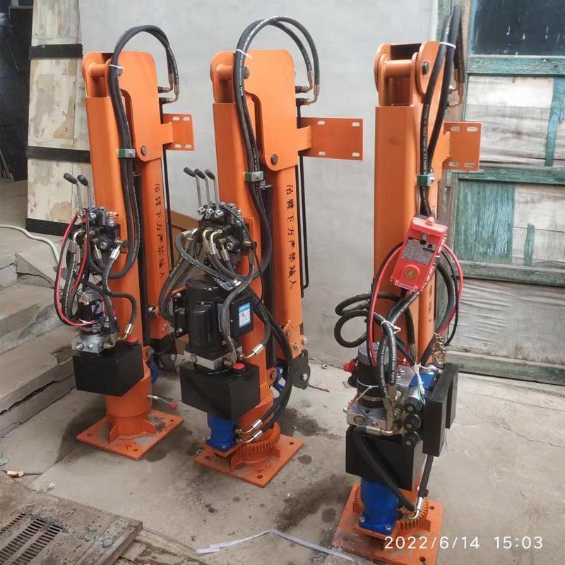 杭锦后旗重汽蓝牌随车吊 3.2吨 国六动力强 液压驱动 农用自卸起重机